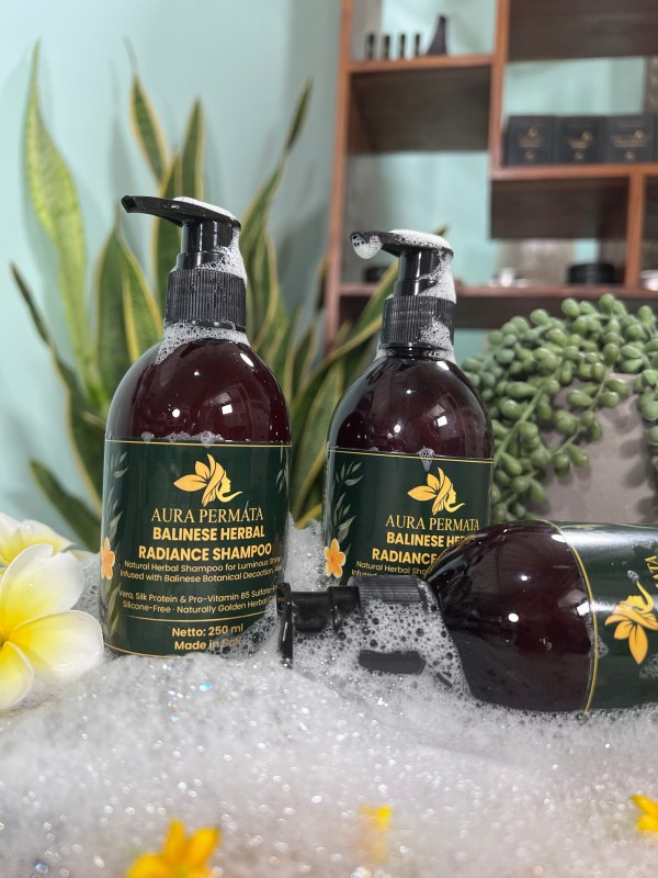 Balinese Herbal Radiance Shampoo – Shine-Boosting Herbal Cleanser for All Hair Types